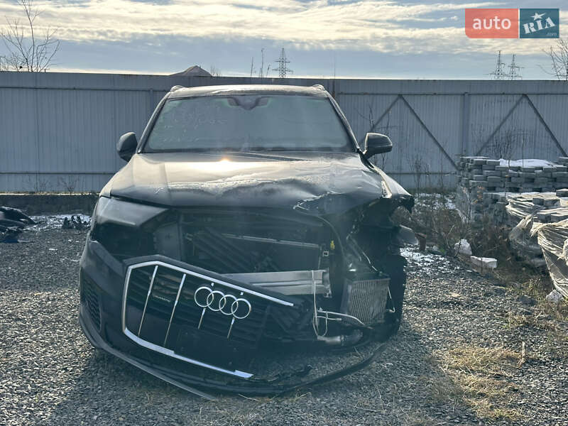 Позашляховик / Кросовер Audi Q7 2021 в Ужгороді