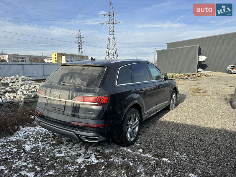 Позашляховик / Кросовер Audi Q7 2021 в Ужгороді