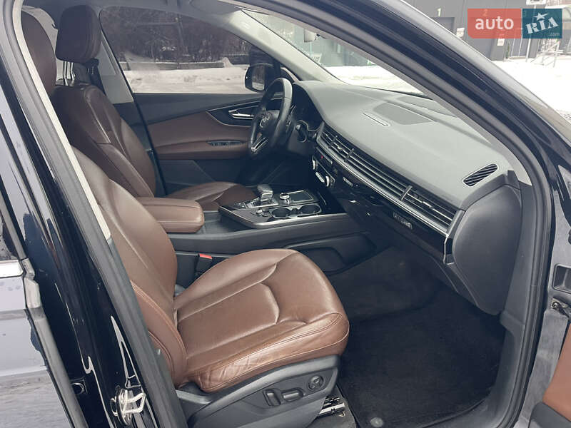 Внедорожник / Кроссовер Audi Q7 2015 в Киеве