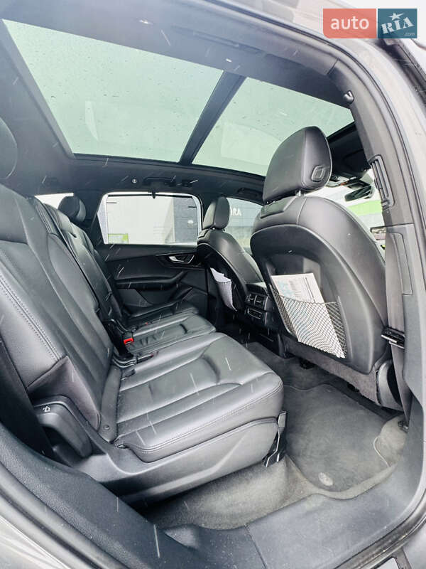 Позашляховик / Кросовер Audi Q7 2017 в Стрию