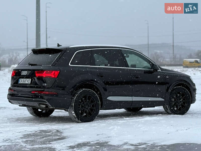 Внедорожник / Кроссовер Audi Q7 2018 в Киеве