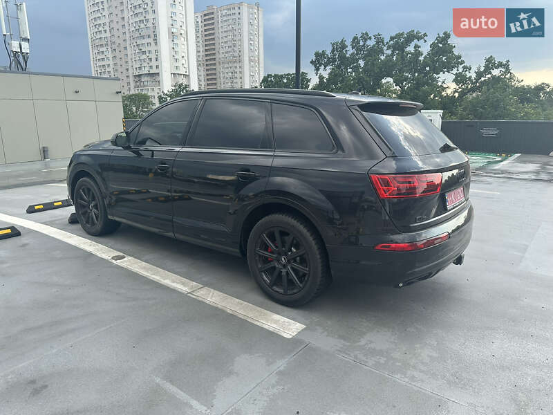 Внедорожник / Кроссовер Audi Q7 2016 в Киеве