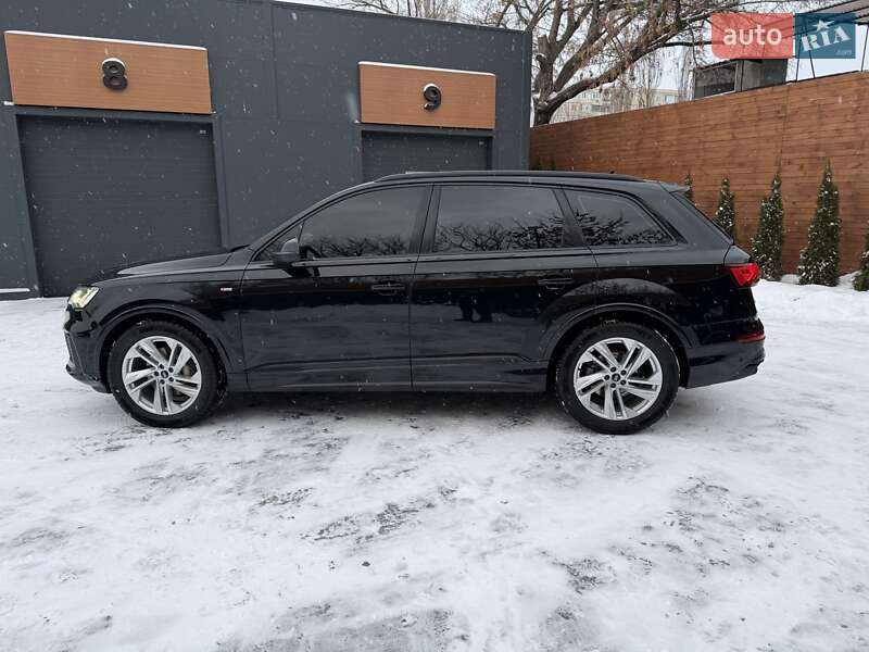 Внедорожник / Кроссовер Audi Q7 2021 в Киеве