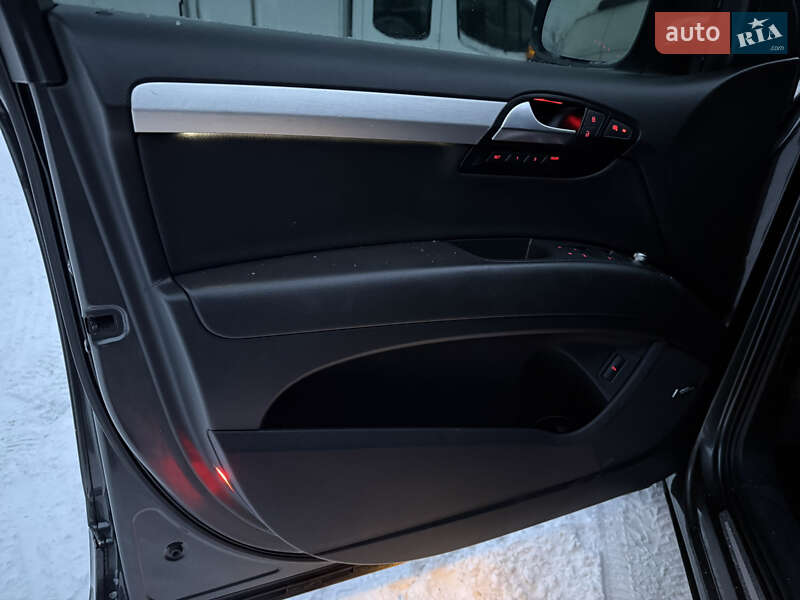 Внедорожник / Кроссовер Audi Q7 2013 в Дубно