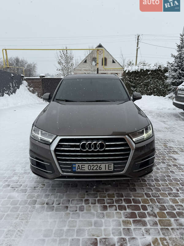 2017 Audi Q7, VIN WAUZZZ4M9HD055935:plate — фото 1 (autoria)