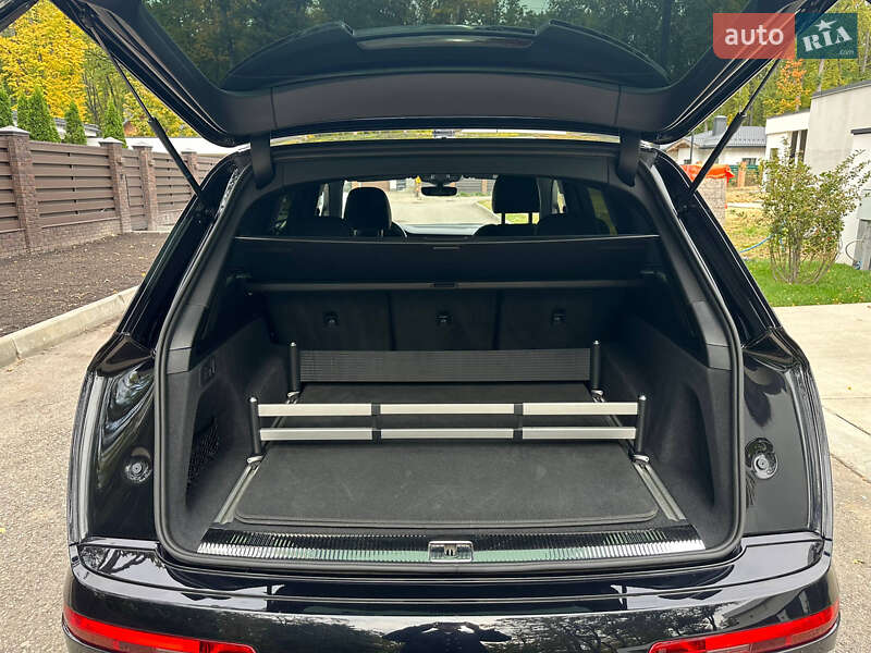 Внедорожник / Кроссовер Audi Q7 2020 в Киеве