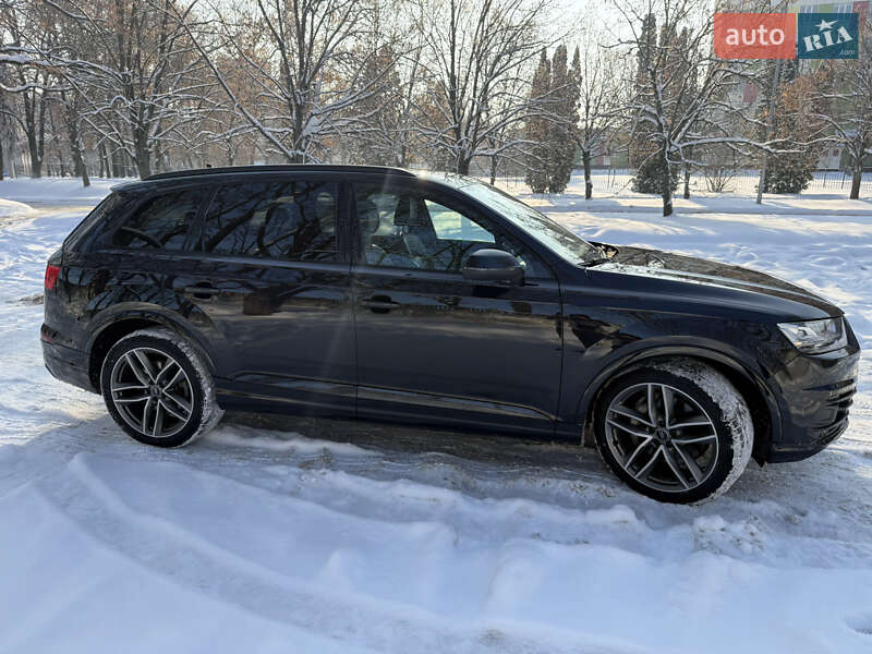 Внедорожник / Кроссовер Audi Q7 2018 в Чернигове