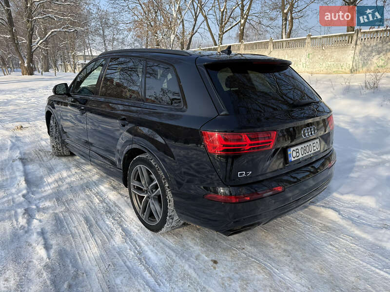 Внедорожник / Кроссовер Audi Q7 2018 в Чернигове