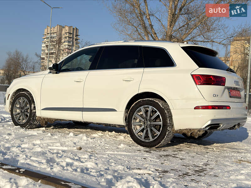 Внедорожник / Кроссовер Audi Q7 2017 в Каменском