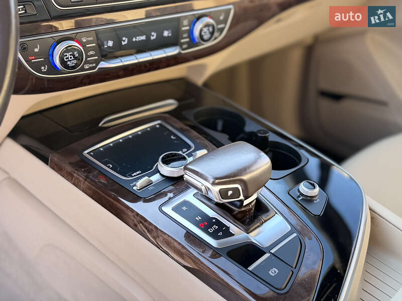 Внедорожник / Кроссовер Audi Q7 2017 в Каменском