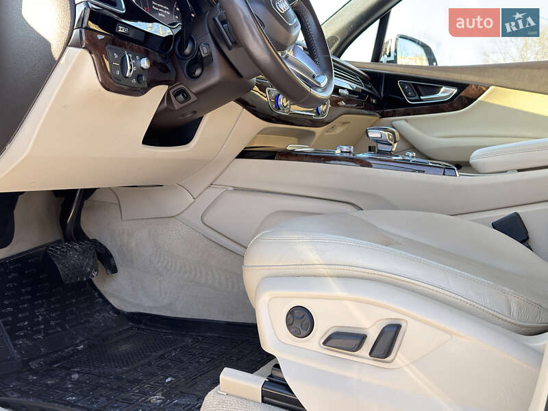 Внедорожник / Кроссовер Audi Q7 2017 в Каменском