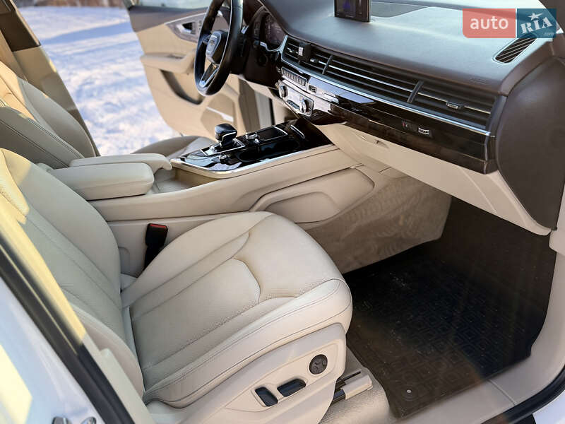 Внедорожник / Кроссовер Audi Q7 2017 в Каменском