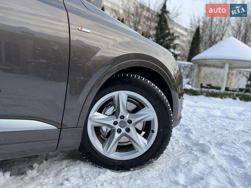 Внедорожник / Кроссовер Audi Q7 2015 в Хмельницком