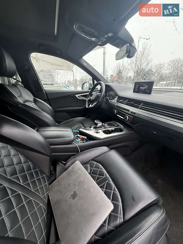 Внедорожник / Кроссовер Audi Q7 2017 в Костополе