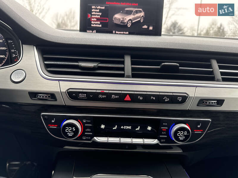 Внедорожник / Кроссовер Audi Q7 2017 в Костополе