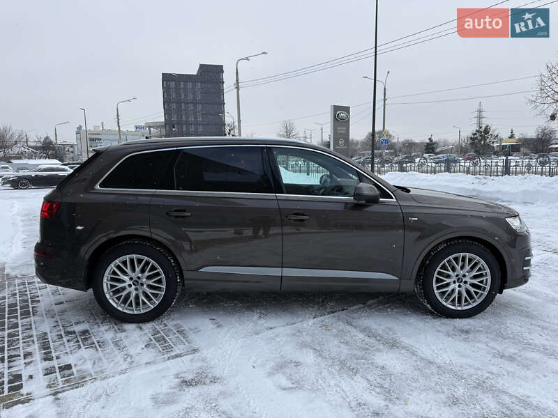 Внедорожник / Кроссовер Audi Q7 2017 в Харькове