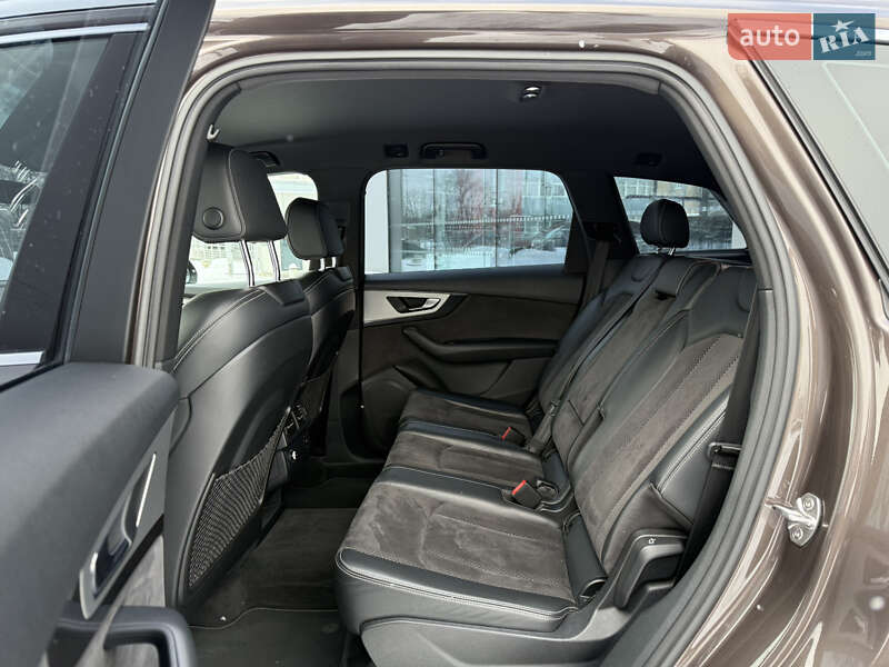 Внедорожник / Кроссовер Audi Q7 2017 в Харькове