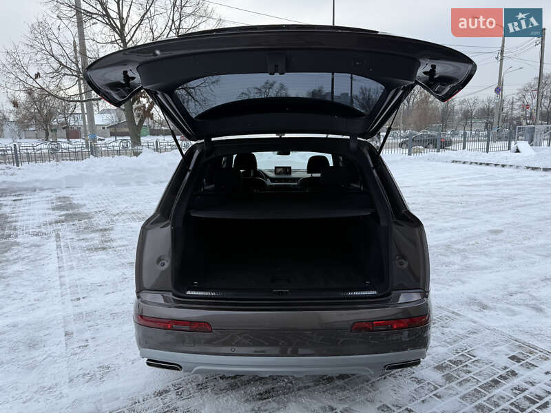 Внедорожник / Кроссовер Audi Q7 2017 в Харькове