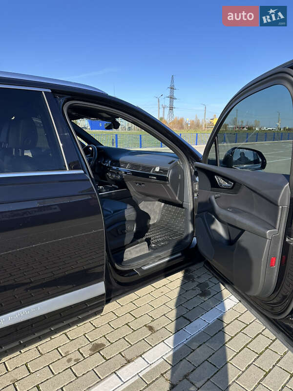 Внедорожник / Кроссовер Audi Q7 2017 в Нововолынске