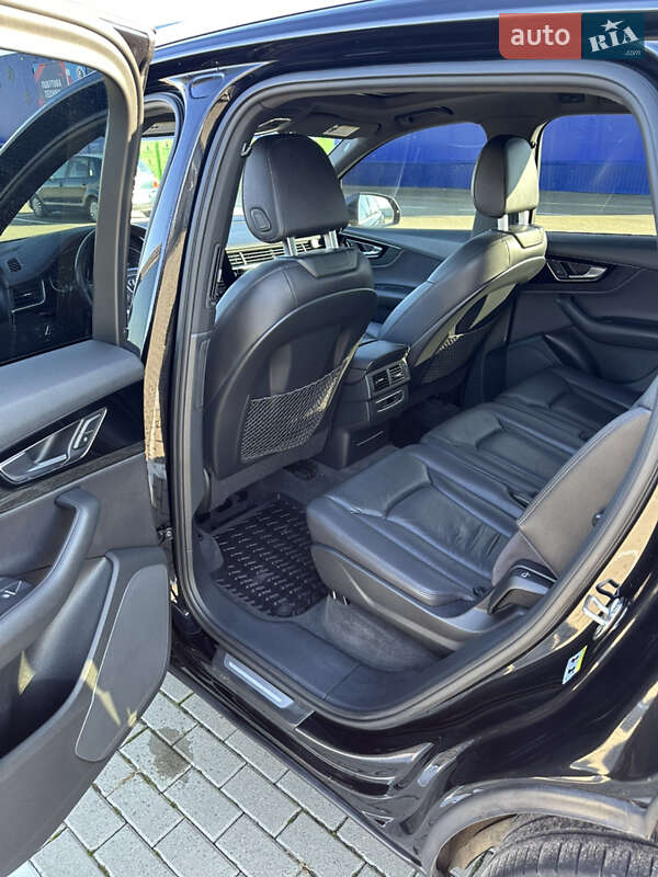 Внедорожник / Кроссовер Audi Q7 2017 в Нововолынске