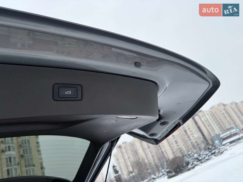 Внедорожник / Кроссовер Audi Q7 2016 в Киеве