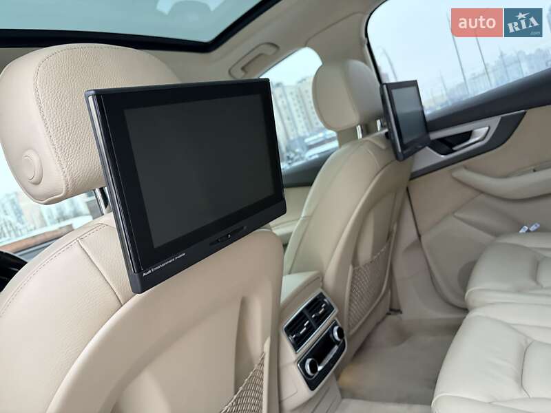 Внедорожник / Кроссовер Audi Q7 2016 в Киеве