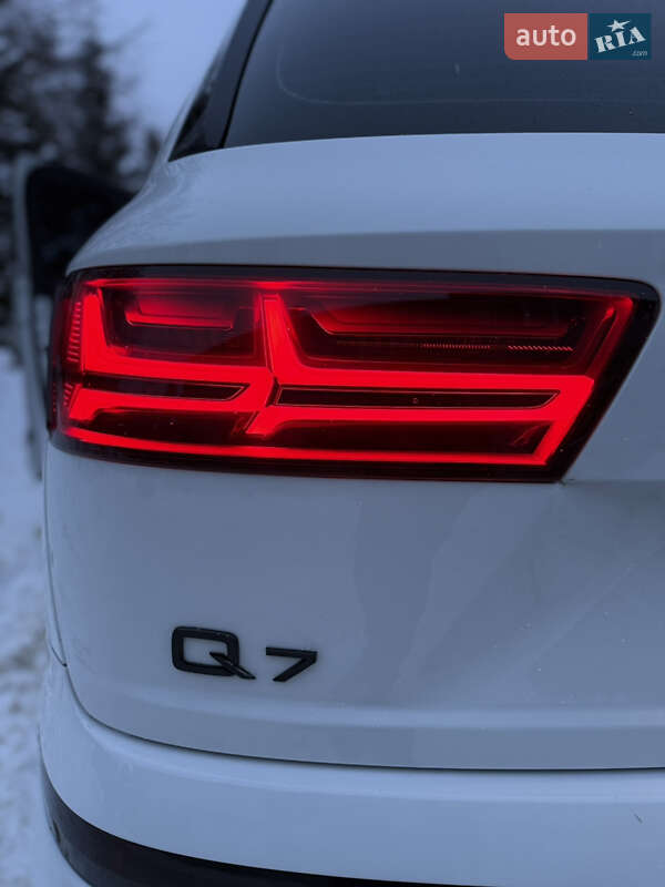 Внедорожник / Кроссовер Audi Q7 2016 в Новояворовске