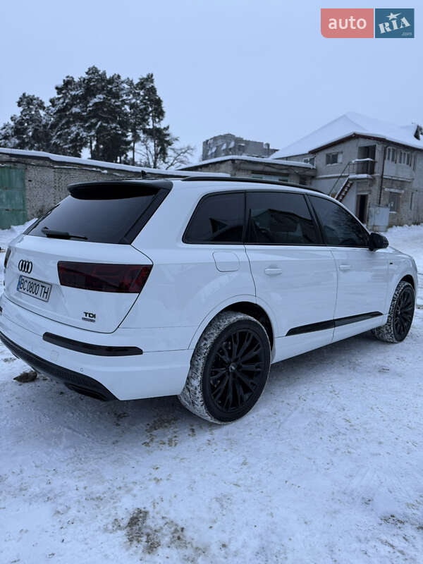 Внедорожник / Кроссовер Audi Q7 2016 в Новояворовске