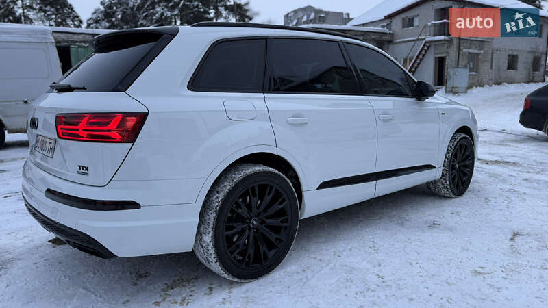 Внедорожник / Кроссовер Audi Q7 2016 в Новояворовске