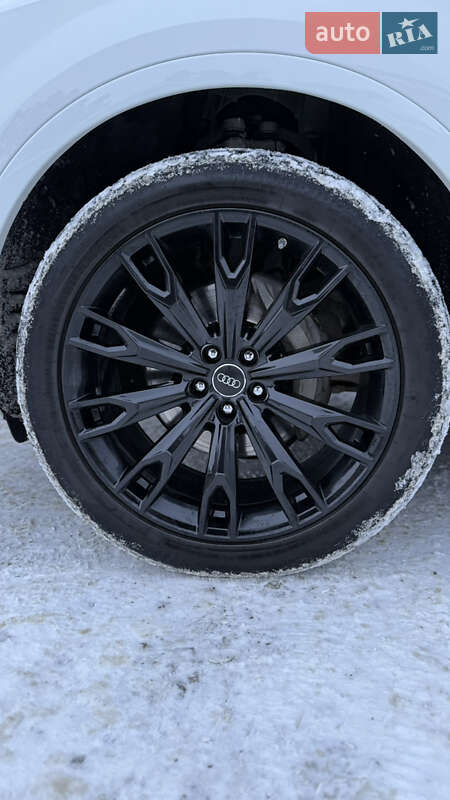 Внедорожник / Кроссовер Audi Q7 2016 в Новояворовске