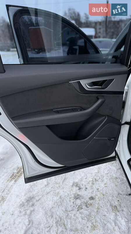 Внедорожник / Кроссовер Audi Q7 2016 в Новояворовске