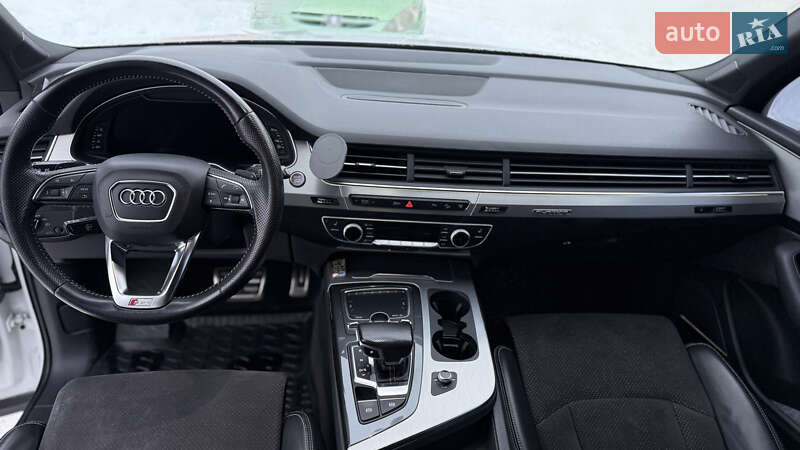 Внедорожник / Кроссовер Audi Q7 2016 в Новояворовске