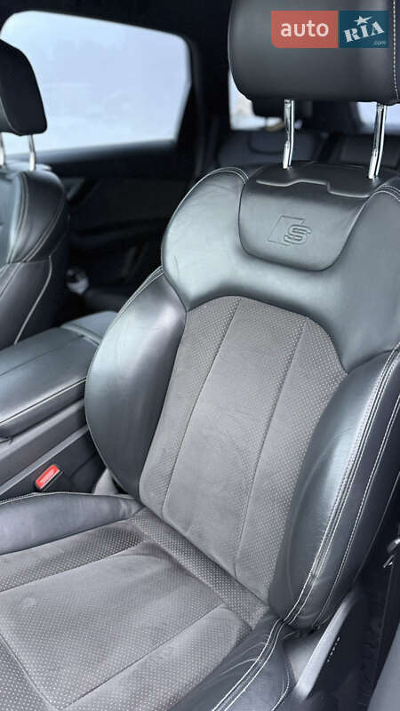 Внедорожник / Кроссовер Audi Q7 2016 в Новояворовске