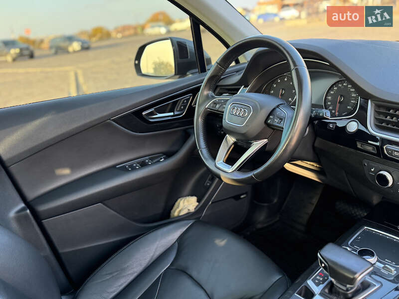 Внедорожник / Кроссовер Audi Q7 2015 в Краснограде