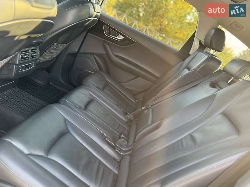 Внедорожник / Кроссовер Audi Q7 2015 в Краснограде