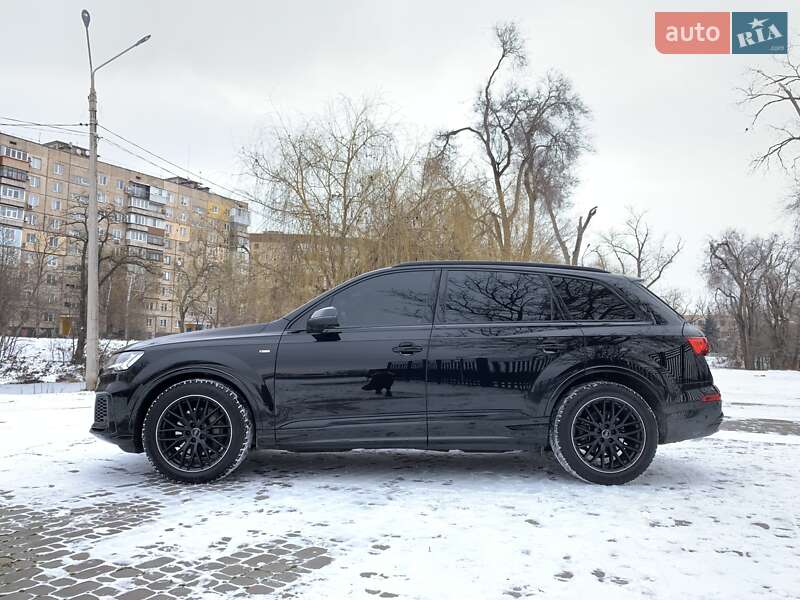 Внедорожник / Кроссовер Audi Q7 2020 в Кривом Роге