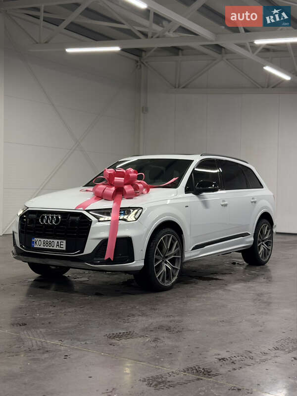 Внедорожник / Кроссовер Audi Q7 2021 в Ильнице