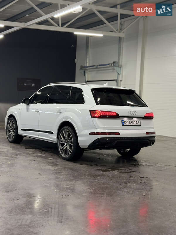 Внедорожник / Кроссовер Audi Q7 2021 в Ильнице