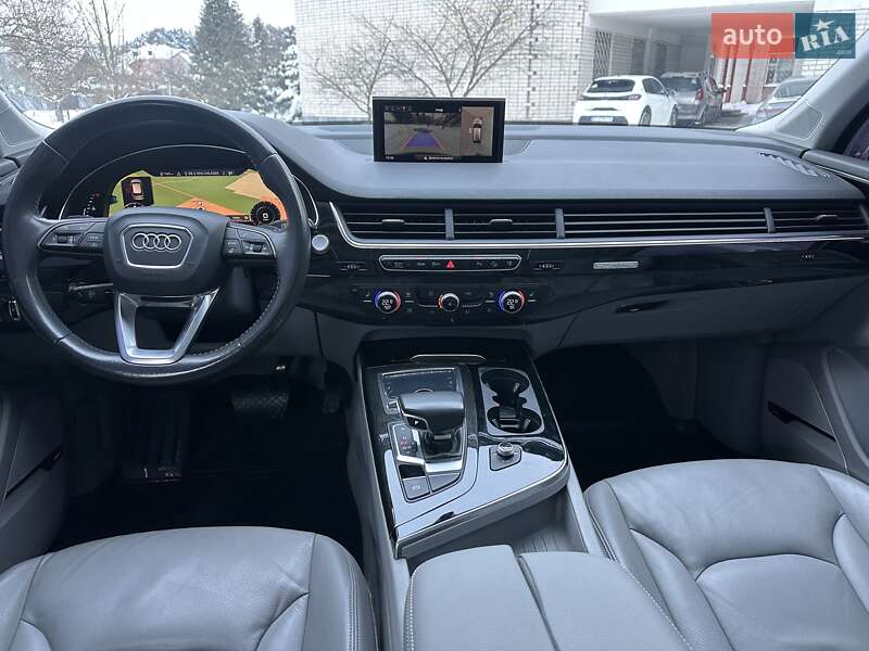 Внедорожник / Кроссовер Audi Q7 2017 в Нетешине