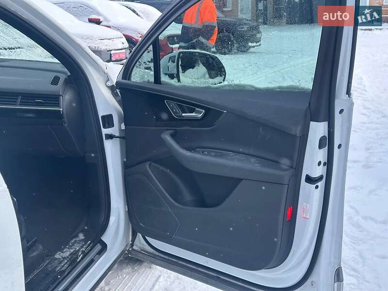Внедорожник / Кроссовер Audi Q7 2017 в Луцке
