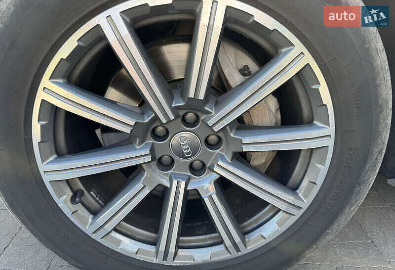 Внедорожник / Кроссовер Audi Q7 2017 в Киеве