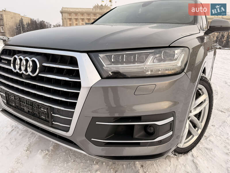 Внедорожник / Кроссовер Audi Q7 2017 в Харькове