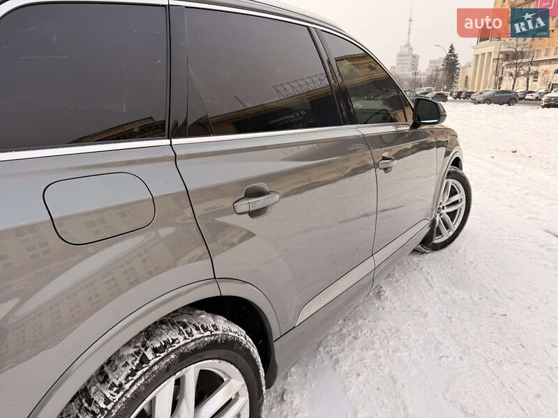 Внедорожник / Кроссовер Audi Q7 2017 в Харькове