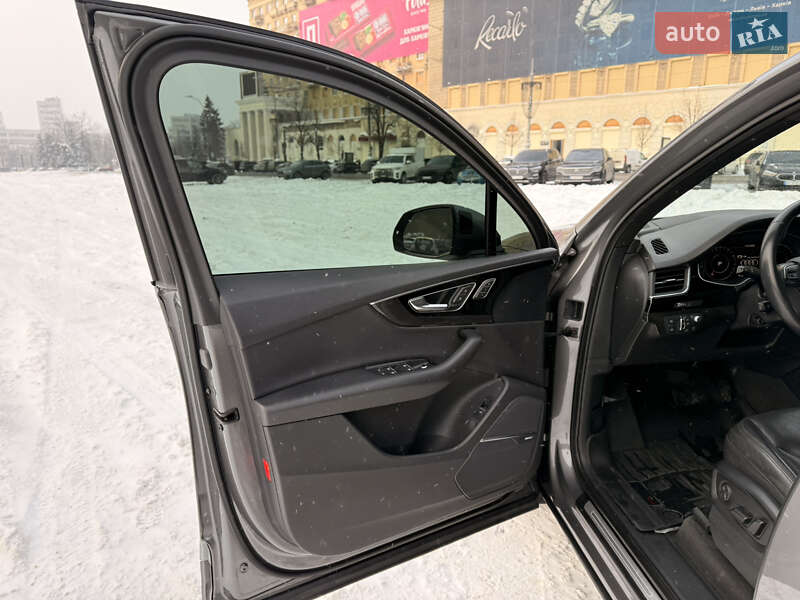 Внедорожник / Кроссовер Audi Q7 2017 в Харькове