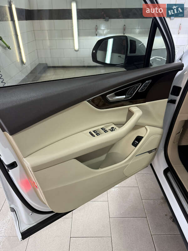 Внедорожник / Кроссовер Audi Q7 2016 в Киеве