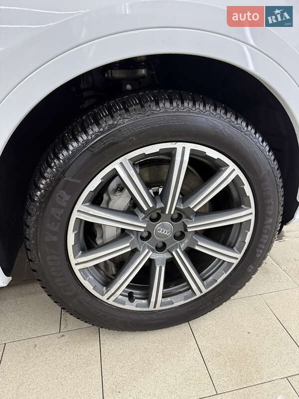 Внедорожник / Кроссовер Audi Q7 2016 в Киеве