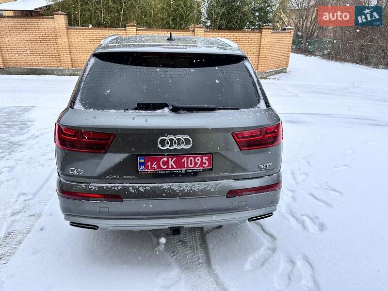 Внедорожник / Кроссовер Audi Q7 2017 в Стрые