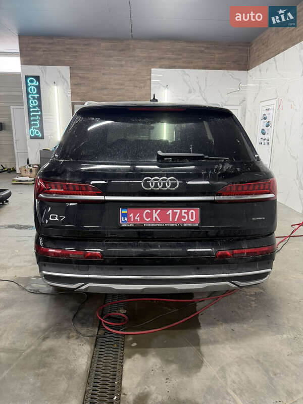 Внедорожник / Кроссовер Audi Q7 2020 в Новояворовске
