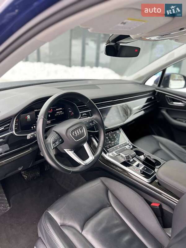 Внедорожник / Кроссовер Audi Q7 2022 в Новояворовске