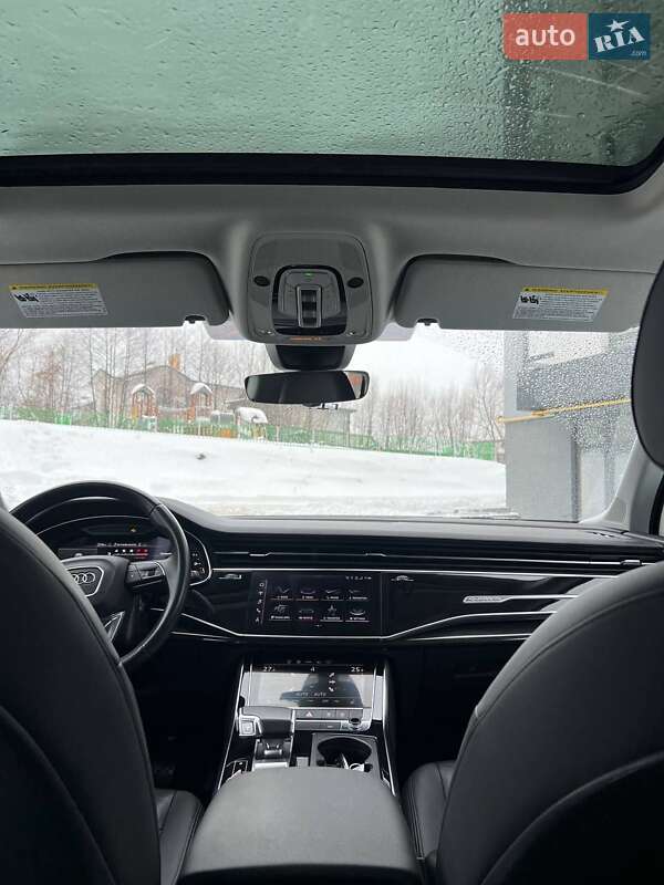 Внедорожник / Кроссовер Audi Q7 2022 в Новояворовске